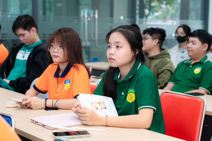 Sinh viên Viện Khoa học Ứng dụng tập huấn an toàn phòng thí nghiệm, chủ động phòng ngừa rủi ro 50