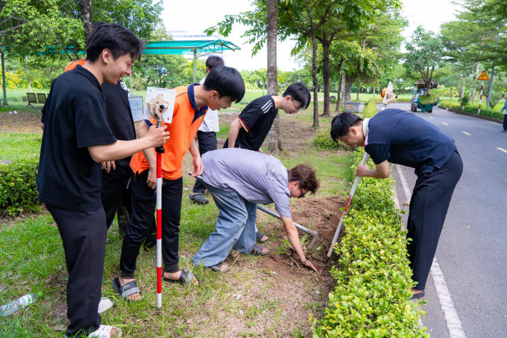Sinh viên Kỹ thuật xây dựng rèn kỹ năng khảo sát thực địa tại X-Survey 2026 33