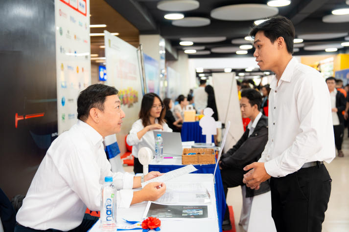 [Video] Cùng chuyên gia “mở khóa” kỹ năng phỏng vấn, sinh viên HUTECH tự tin chinh phục nhà tuyển dụng 96