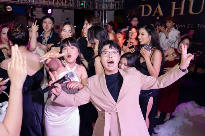 Sinh viên Quan hệ công chúng trình làng các video phóng sự và tỏa sáng tại Đêm tiệc "Dạ Huyền" 211