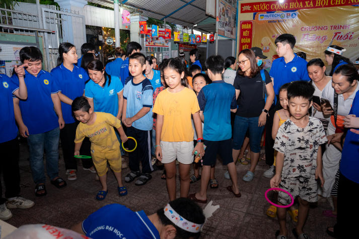 Sinh viên Khoa Thú y và hành trình thắp sáng “Vầng trăng tuổi thơ” 2025 73