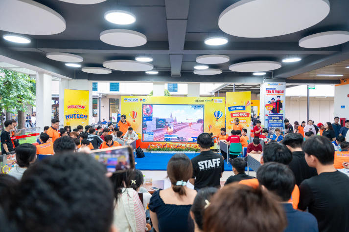[Video] HUTECH-ers ghi dấu sức trẻ tại Ngày hội “Newbies Say Hi” 2026 46
