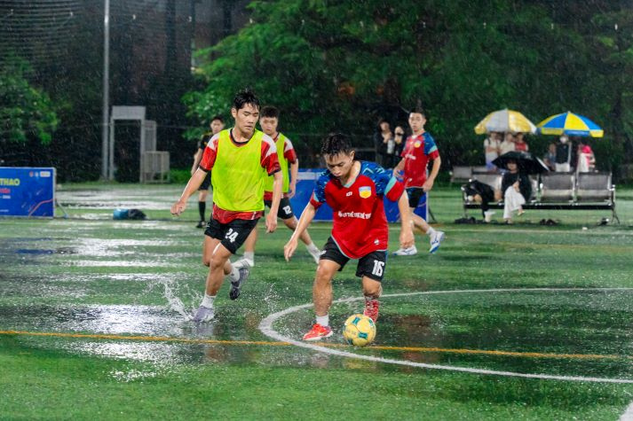 Red Sport đoạt cúp vô địch môn Bóng đá nam Giải thể thao chào đón tân sinh viên 44