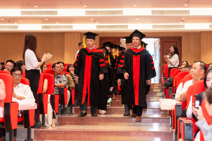 Tự hào khoác áo cử nhân, sinh viên HUTECH viết tiếp hành trình tương lai 20