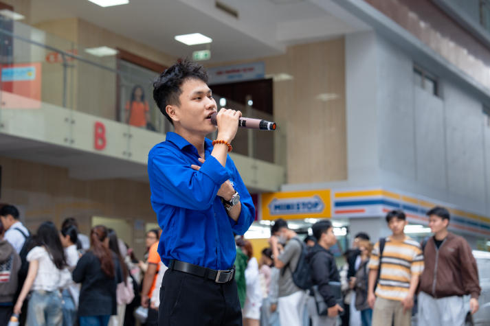 Thanh âm tuổi trẻ lan tỏa tinh thần Tháng Thanh niên tại HUTECH 34