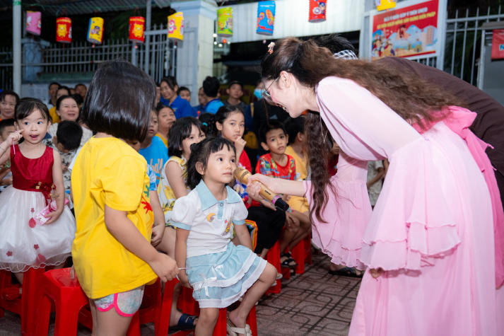 Sinh viên Khoa Thú y và hành trình thắp sáng “Vầng trăng tuổi thơ” 2025 86