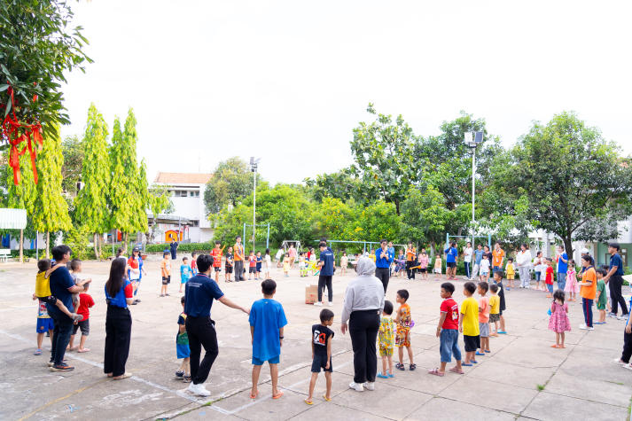 Lan tỏa yêu thương ngày 01/6, sinh viên HUTECH mang niềm vui đến trẻ em Làng Thiếu niên Thủ Đức 61