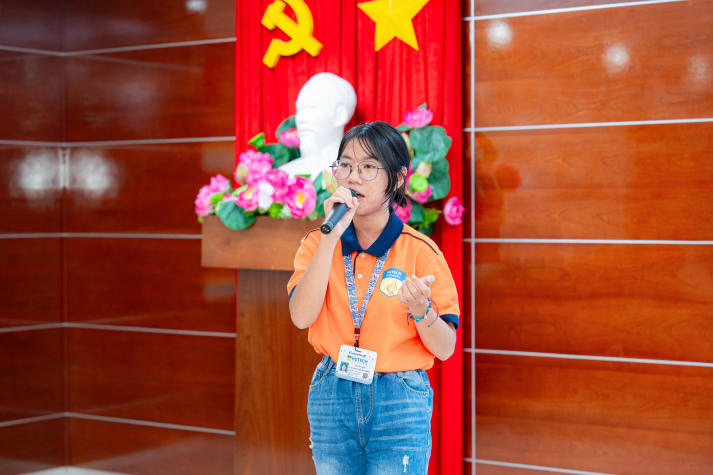 Tân sinh viên Khoa Tiếng Anh chủ động nhập cuộc hành trình đại học 59