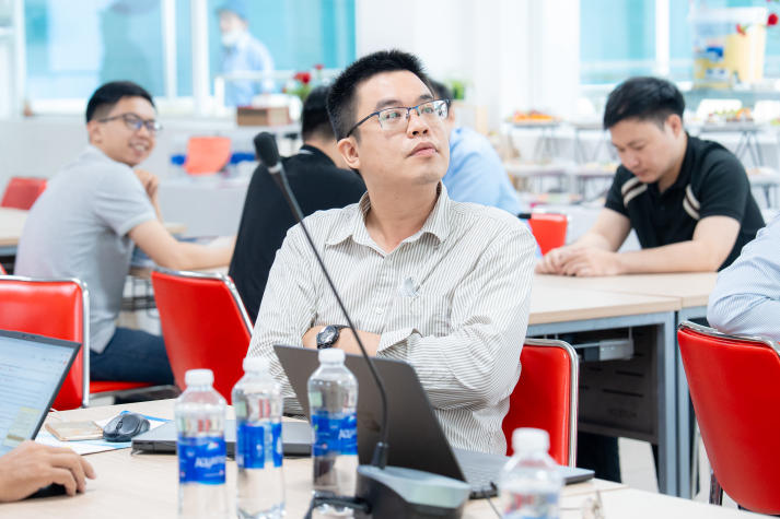 HUTECH fosters academic connections and advances interdisciplinary research at Scientific Machine Learning Workshop 33