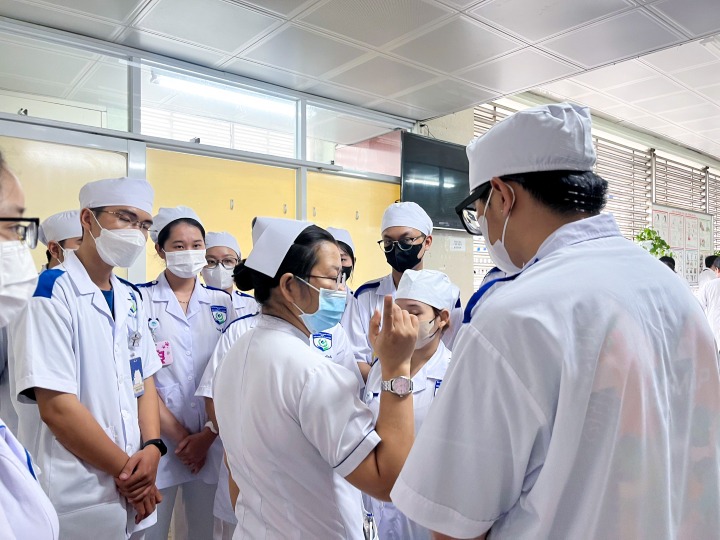 Sinh viên Điều dưỡng HUTECH thực tập tại Khoa Nội phổi Bệnh viện Chợ Rẫy 15