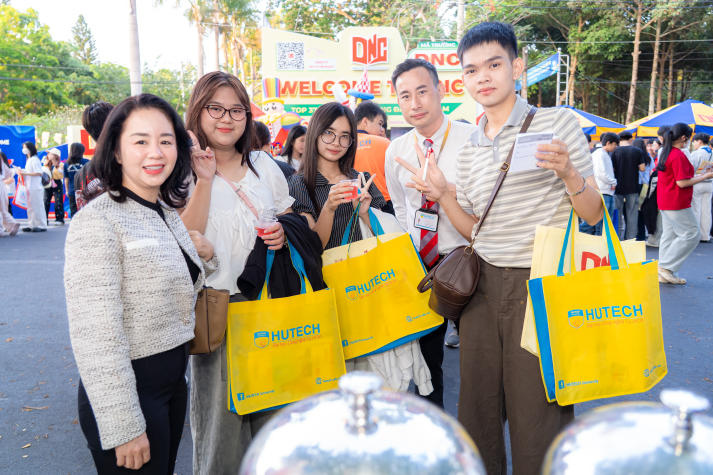 HUTECH “phủ vàng” Ngày hội Tư vấn tuyển sinh - hướng nghiệp 2026 tại Cần Thơ, mang đến loạt thông tin đắt giá cho thí sinh 48