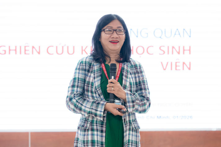 Gỡ “nút thắt” trên hành trình nghiên cứu khoa học của sinh viên Truyền thông - Thiết kế 36