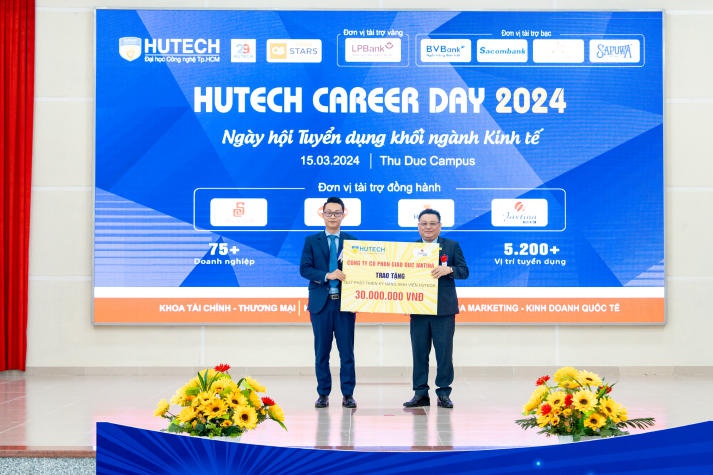 [Video] Hơn 5.200 đầu việc hấp dẫn cho sinh viên tại “HUTECH Career Day 2024” 108