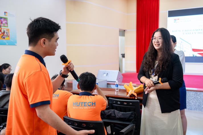 Sinh viên Tâm lý học tìm hiểu việc ứng dụng tâm lý học giáo dục vào thực tế 107