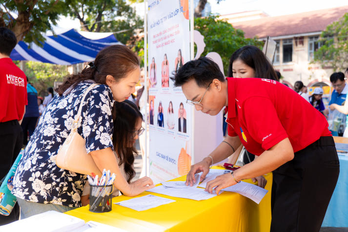 HUTECH tiếp lửa tự tin cho học sinh trước kỳ thi vào lớp 10 đầy thử thách 54