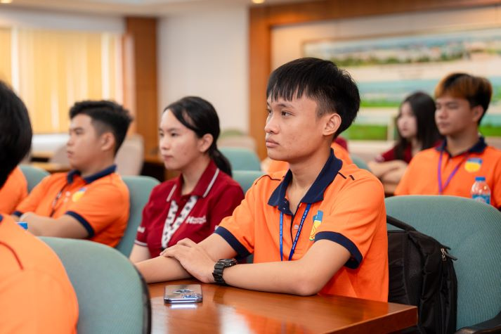 [Video] Trải nghiệm thực tế: Sinh viên Viện Đào tạo quốc tế học Logistics tại Kho Ngoại quan Tân Thuận 26