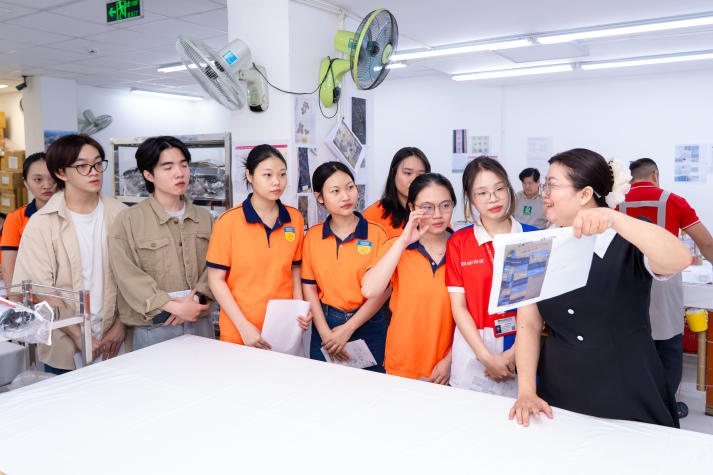 “Zoom cận cảnh” văn hóa Nhật: Sinh viên Khoa Nhật Bản học khám phá thế giới Kimono tại Nihonwasou 17