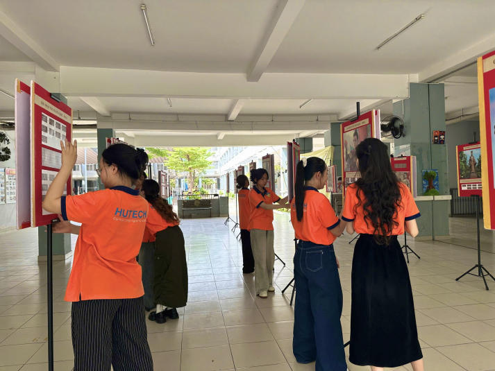 Kết thúc Triển lãm “Sử Việt - Nét hùng ca vàng son”: Dấu mốc trưởng thành của sinh viên ngành Quan hệ công chúng 67
