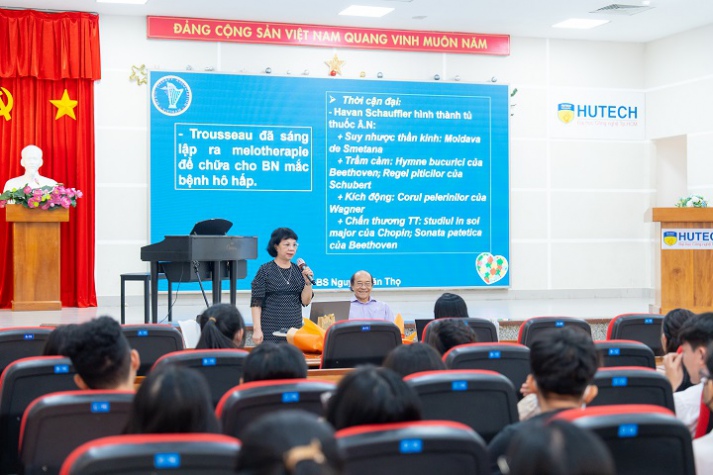 Lan tỏa sức mạnh trị liệu tinh thần từ âm nhạc đến sinh viên Tâm lý học HUTECH 74