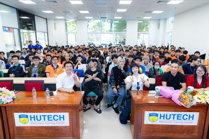 IT-ers HUTECH cùng Gà Tổng “test” MacBook Neo, khám phá công nghệ cho học tập và sáng tạo 9