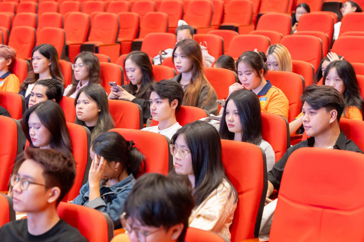 Học hỏi kinh nghiệm cùng chuyên gia Kompa Technology, PR-ers HUTECH “đọc vị” khách hàng trong kỷ nguyên số 23