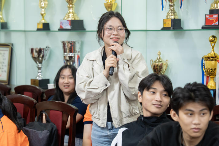 Gen Z Tài chính - Thương mại học đầu tư từ tuổi 20 cùng chuyên gia Maybank 92