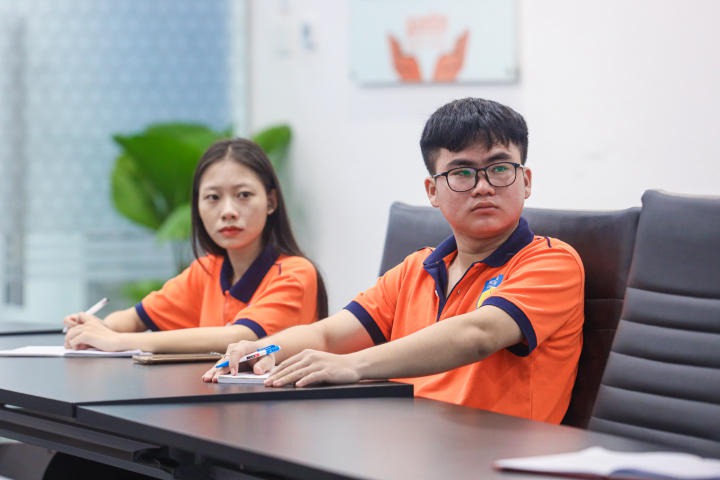 Nhiều kiến thức hữu ích cho sinh viên tại buổi tham quan Guardian 48