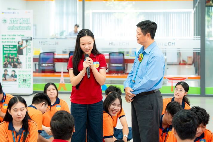 Ban cán sự lớp HUTECH tập huấn kỹ năng kết nối và dẫn dắt tập thể vào ngày 21/5 tới 27