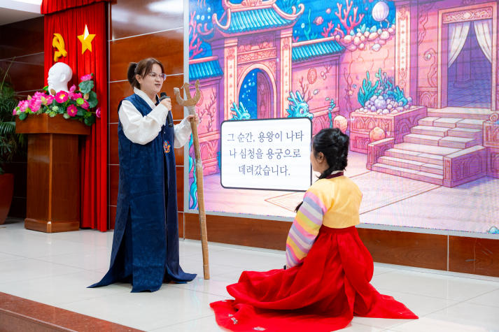 Từ trang sách đến sân khấu: Khám phá văn học xứ sở kim chi cùng sinh viên Khoa Hàn Quốc học 63