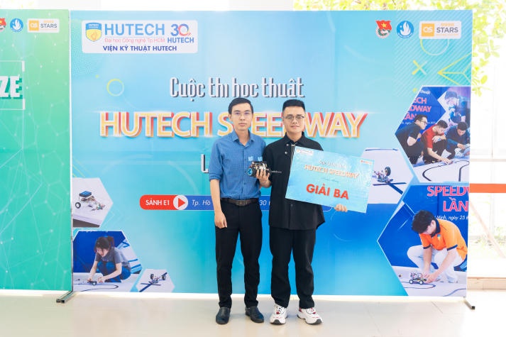 [Video] Khi kiến thức gắn kết thực tiễn: Đường đua HUTECH Speedway & HUTECH Mysterious Maze 181