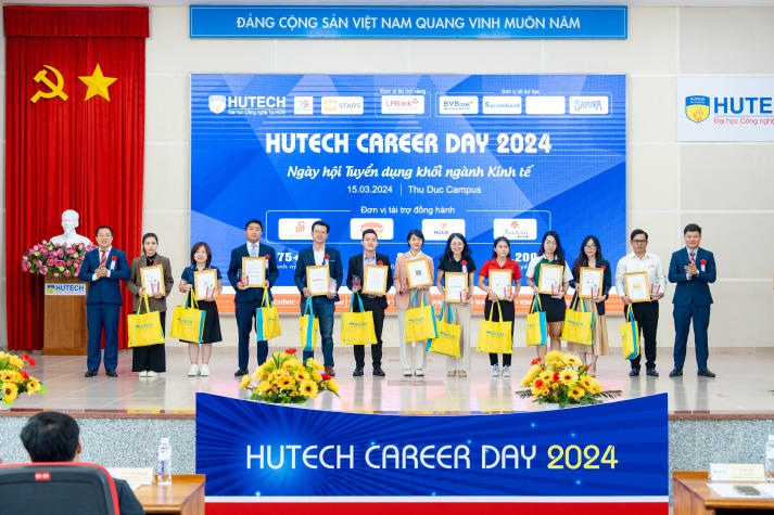 [Video] Hơn 5.200 đầu việc hấp dẫn cho sinh viên tại “HUTECH Career Day 2024” 32