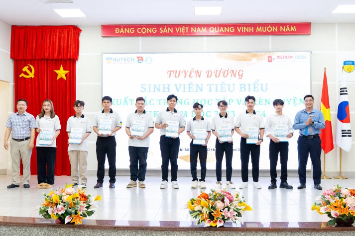 Viện Công nghệ Việt - Hàn HUTECH tuyên dương 357 sinh viên tiêu biểu HKI năm học 2023-2024 63