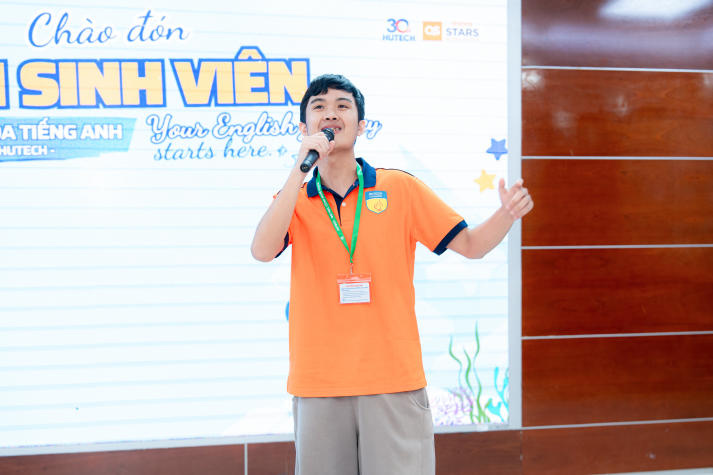 Tân sinh viên Khoa Tiếng Anh chủ động nhập cuộc hành trình đại học 64