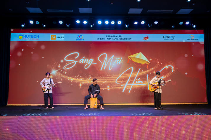 Sinh viên HUTECH thắp sáng niềm tự hào Việt qua chuỗi đồ án nghệ thuật hoành tráng 233