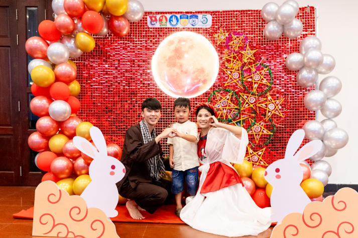 Thắp sáng đêm trăng yêu thương: Sinh viên Khoa Điều dưỡng - Kỹ thuật y học mang Trung thu đến với trẻ em Bình Thạnh 28