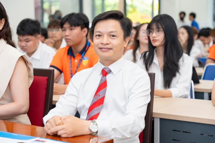 Hơn 64 Poster về phát triển hệ sinh thái Metro TP.HCM của sinh viên HUTECH được chuyên gia đánh giá cao 45