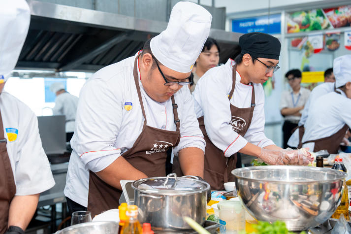 [Video] HUTECH Students Showcase Culinary Talent in the “Taste of Chicken” Grand Finale 69