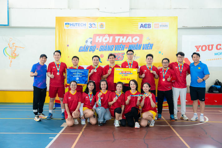 [Hội thao CB-GV-NV HUTECH 2025]: TT.TVTS-TT.TrT-TT.Mar-PTTH, P.ĐT-P.KT-TT.DHS bảo vệ thành công ngôi vương Bóng chuyền nam, nữ 72