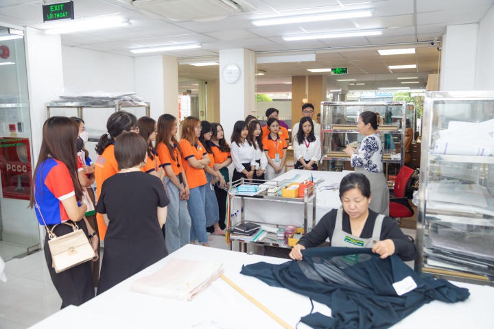 Sinh viên Khoa Nhật Bản học tìm hiểu về quy trình may Kimono tại Công ty TNHH Nihonwasou 65