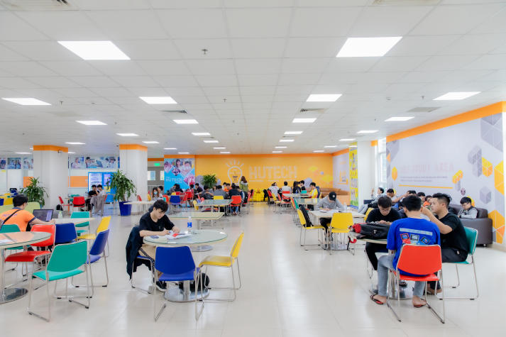[Ảnh] Khám phá loạt “tọa độ” học tập, thực hành và rèn luyện thú vị tại HUTECH 203