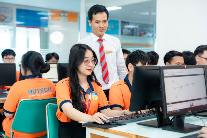 HUTECH xếp hạng 11 trong 53 trường đại học, viện nghiên cứu tại Việt Nam trên bảng xếp hạng SCImago 2025 50