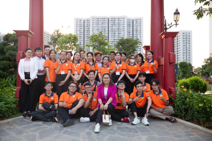 Top 50 BIZ Got Talent 2023 contestants visit Vinhome Grand Park and learn about real estate. 73