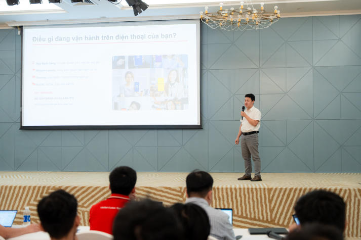 Sinh viên Viện Kỹ thuật HUTECH học nghề từ hạ tầng công nghệ thực tế tại Viettel TP.HCM 10