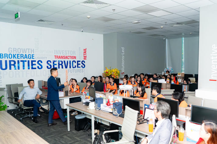 “Ngồi ghế nóng” tại SSI, sinh viên Quan hệ công chúng mở góc nhìn về văn hóa doanh nghiệp 4