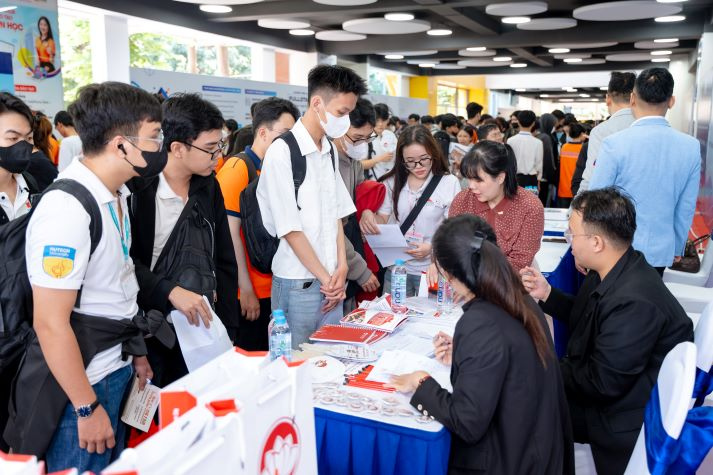 Doanh nghiệp đa quốc gia “đổ bộ” HUTECH International Job Fair 2025, mở ra hàng ngàn cơ hội nghề nghiệp cho sinh viên 91