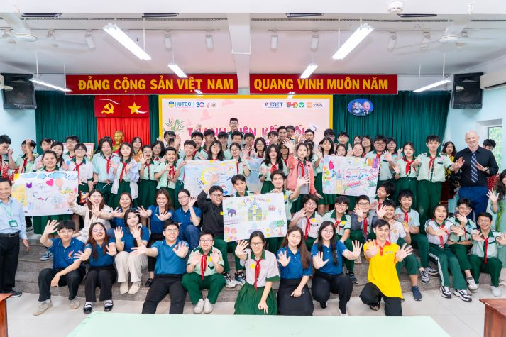 Sinh viên Khoa Tiếng Anh mang trải nghiệm học tập sáng tạo đến học sinh THCS Hà Huy Tập 9