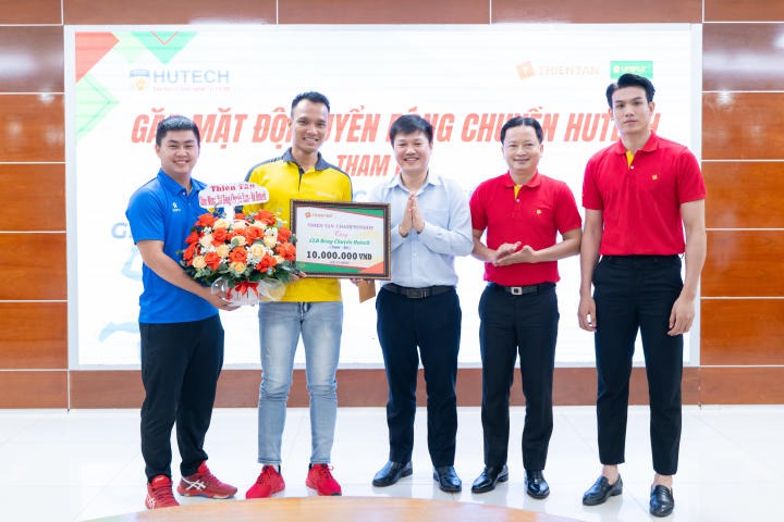 Đội tuyển Bóng chuyền nam, nữ HUTECH đã sẵn sàng chinh phục vòng Chung kết Giải Bóng chuyền Sinh viên toàn quốc 2023 82