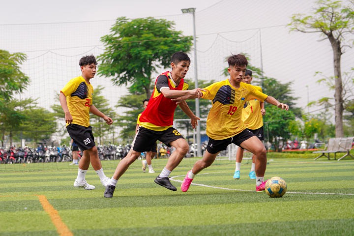 [Video] Sinh viên Việt Nam - Lào - Campuchia sôi nổi giao hữu bóng đá tại Hitech Park Campus của HUTECH 133