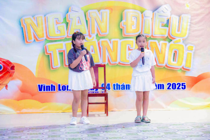 Sinh viên Khoa Marketing - Kinh doanh quốc tế mang “Ngàn điều trăng nói” đến với thiếu nhi Vĩnh Long 88