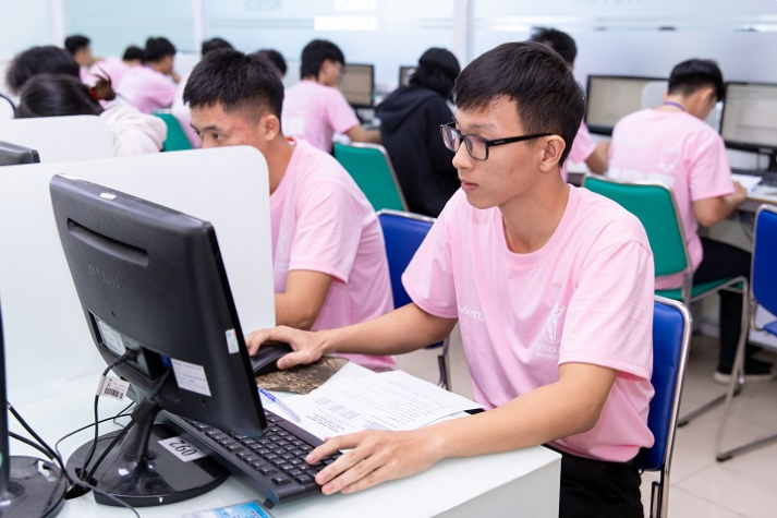 [Ảnh] Gần 1000 thí sinh bước vào chuỗi thử thách công nghệ tại OLP’25, OlpAI’25, Procon’25 và ICPC Asia HCMC 2025 77